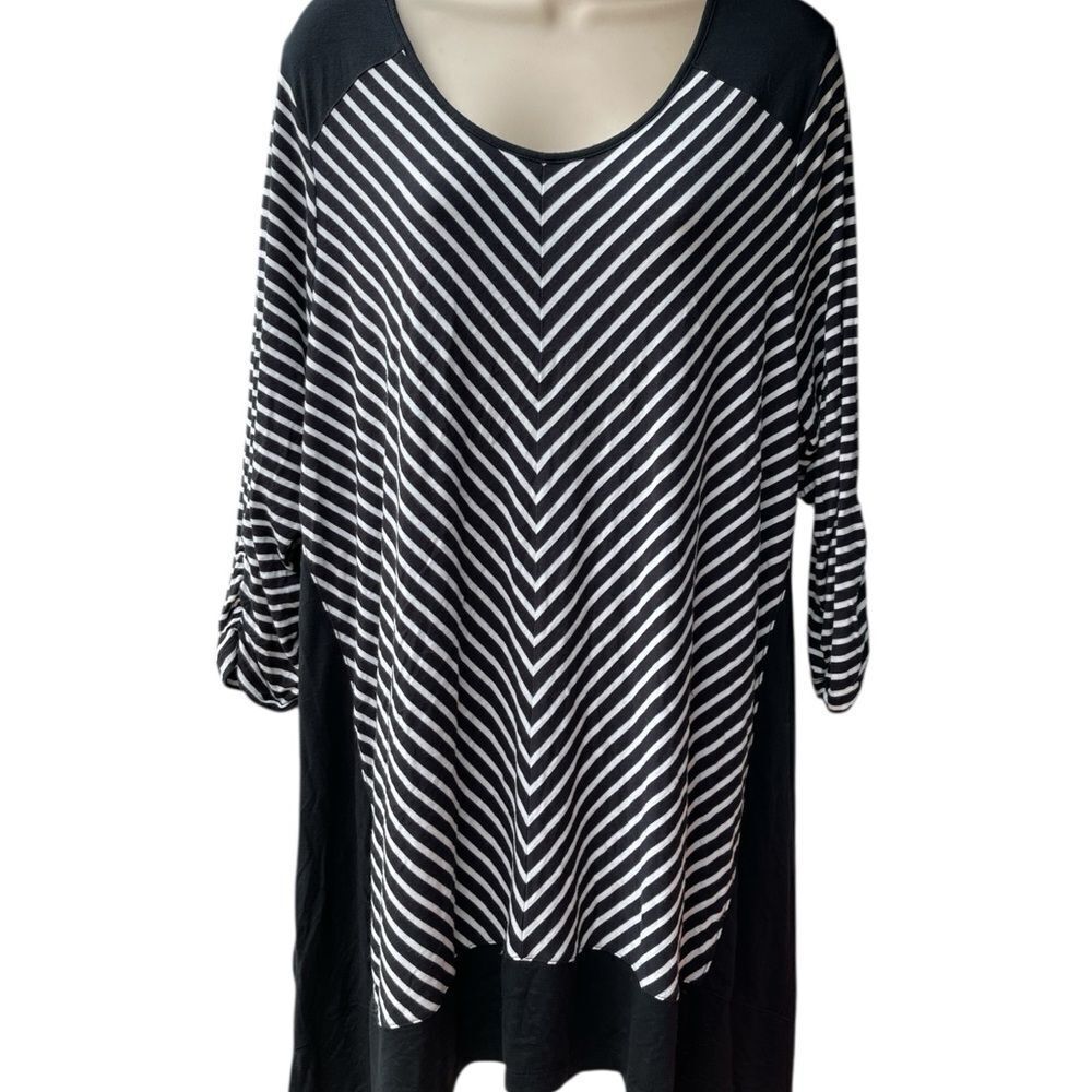 Catherines Black and White Chevron Top Super Soft Elastic Sleeves 1X 18/20W